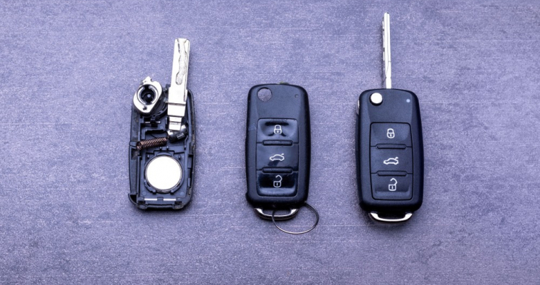 Can a Locksmith program a Car Key? 